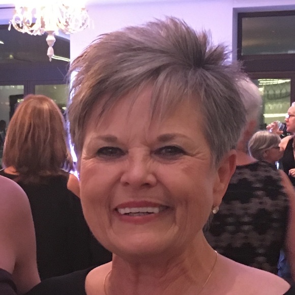 Meet your Posher, Yvonne - Picture 2 of 2